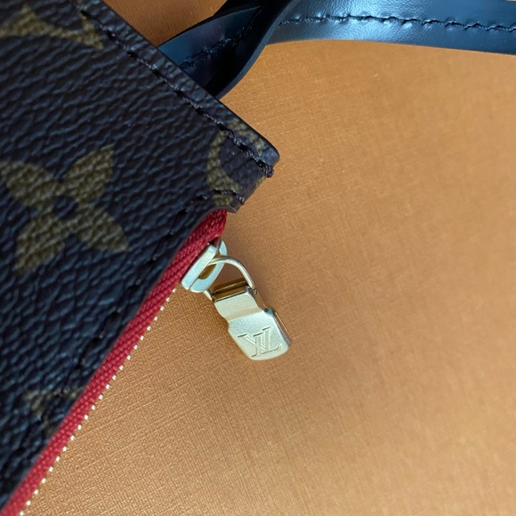 Louis Vuitton World Tour Neverfull Pochette - Picture 3 of 6